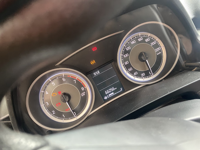 Tableau de bord véhicule — diagnostic électronique Garage Auto Leader